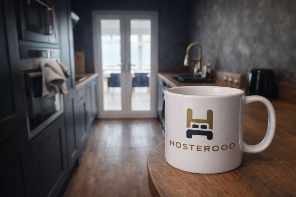 Foxley: Contractor 4 bed with parking & WIFI by Hosterooo