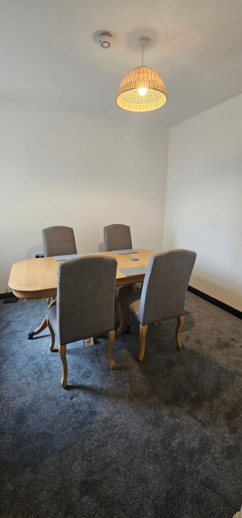 Refurbished 4 Bed Home Near Hospital & Station